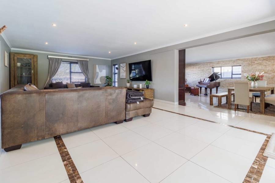 4 Bedroom Property for Sale in Flamingo Vlei Western Cape